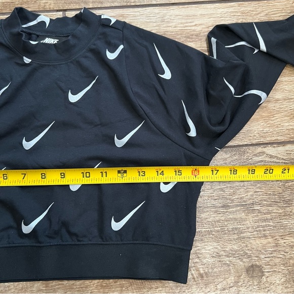 Nike Sportswear Cropped Top Size Medium NWT! Black Long Sleeve Crop Shirt - Picture 12 of 15